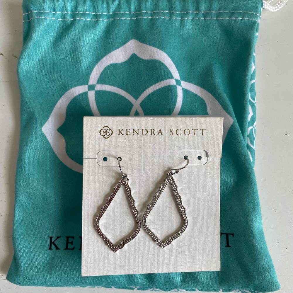 Kendra Scott Sophia Drop Earrings in Silver